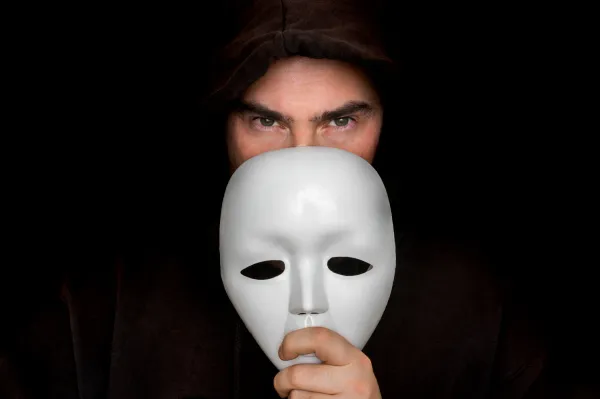 7 Brutal Lies Narcissists Tell to Keep the Trauma Bond Alive